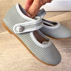 Zebra boutique toddler girl MaryJane flats size 7 gray leather NWT